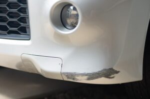 傷ついたバンパー