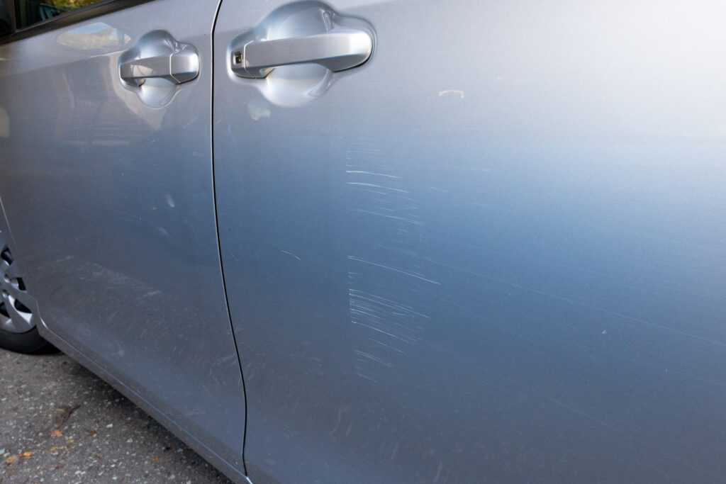 車の軽い擦り傷